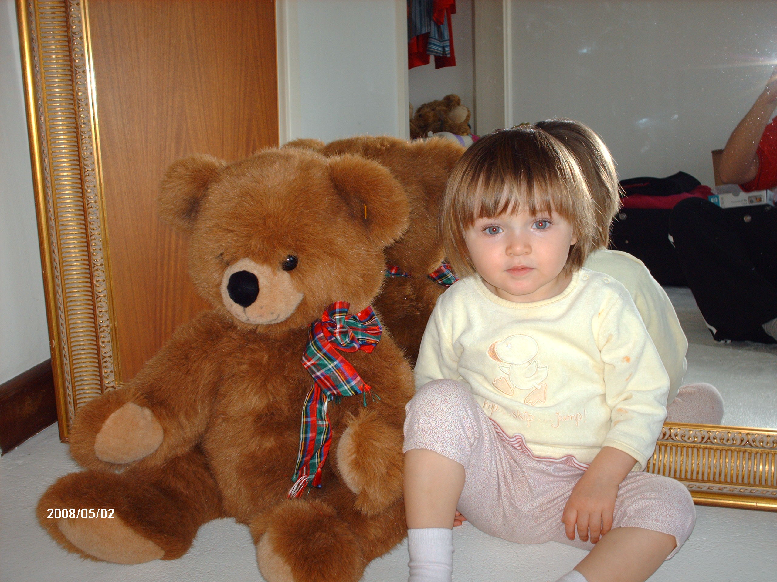 Annabel in my room 12-2007 4.JPG