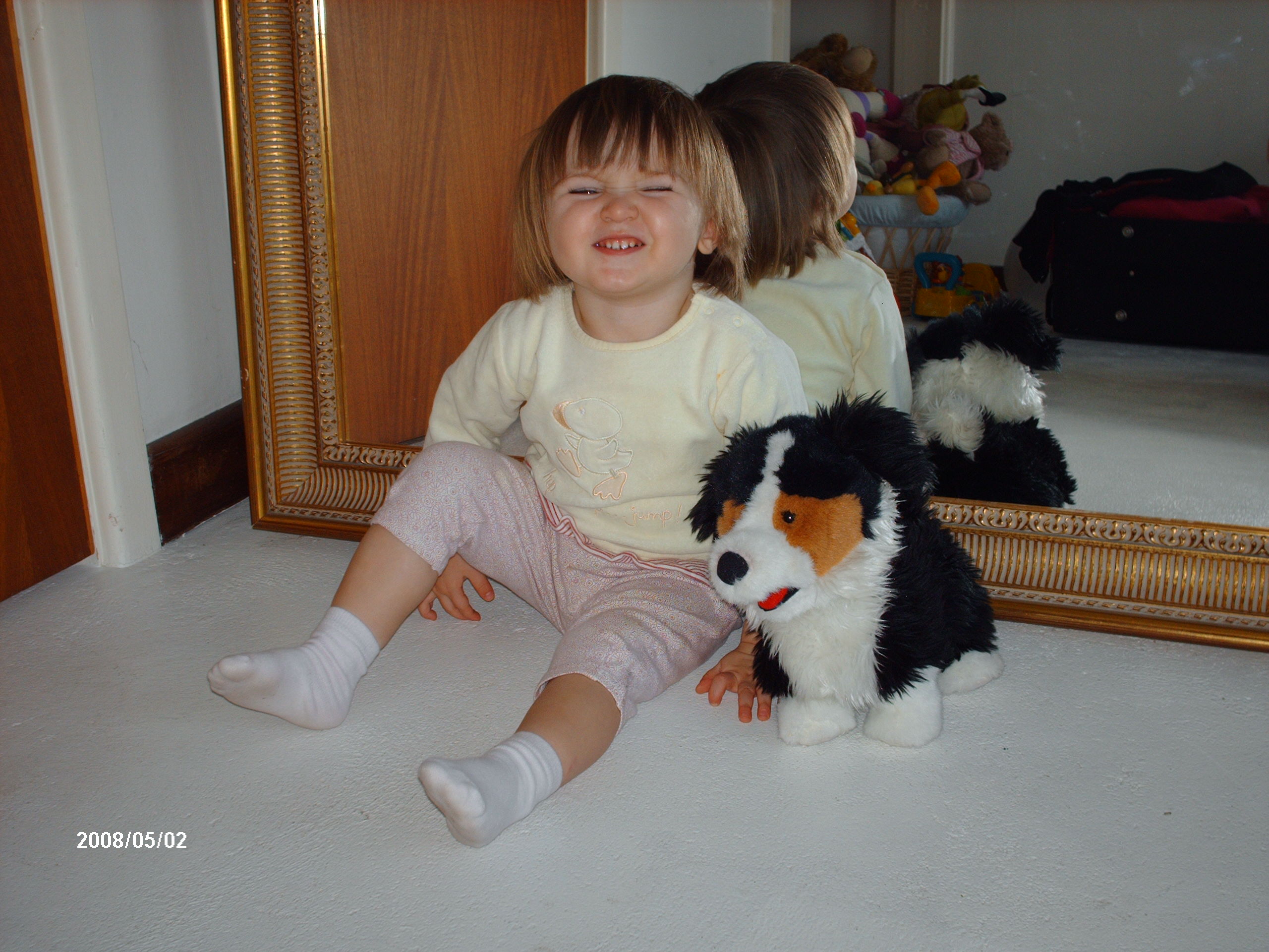 Annabel in my room 12-2007 5.JPG