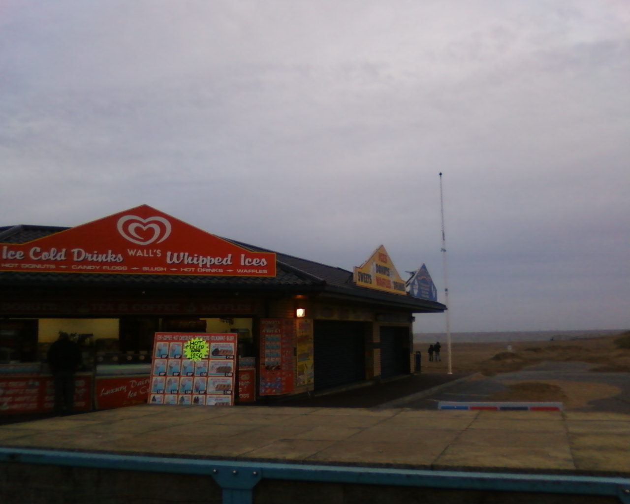 Skegness - snack bar on the beach 1.jpg