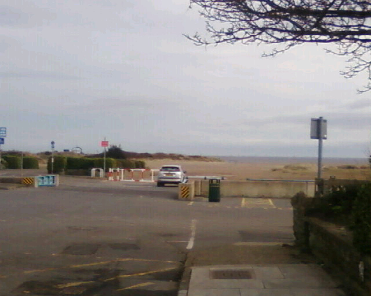 Skegness - 1. sea, view opposite accomodation.jpg